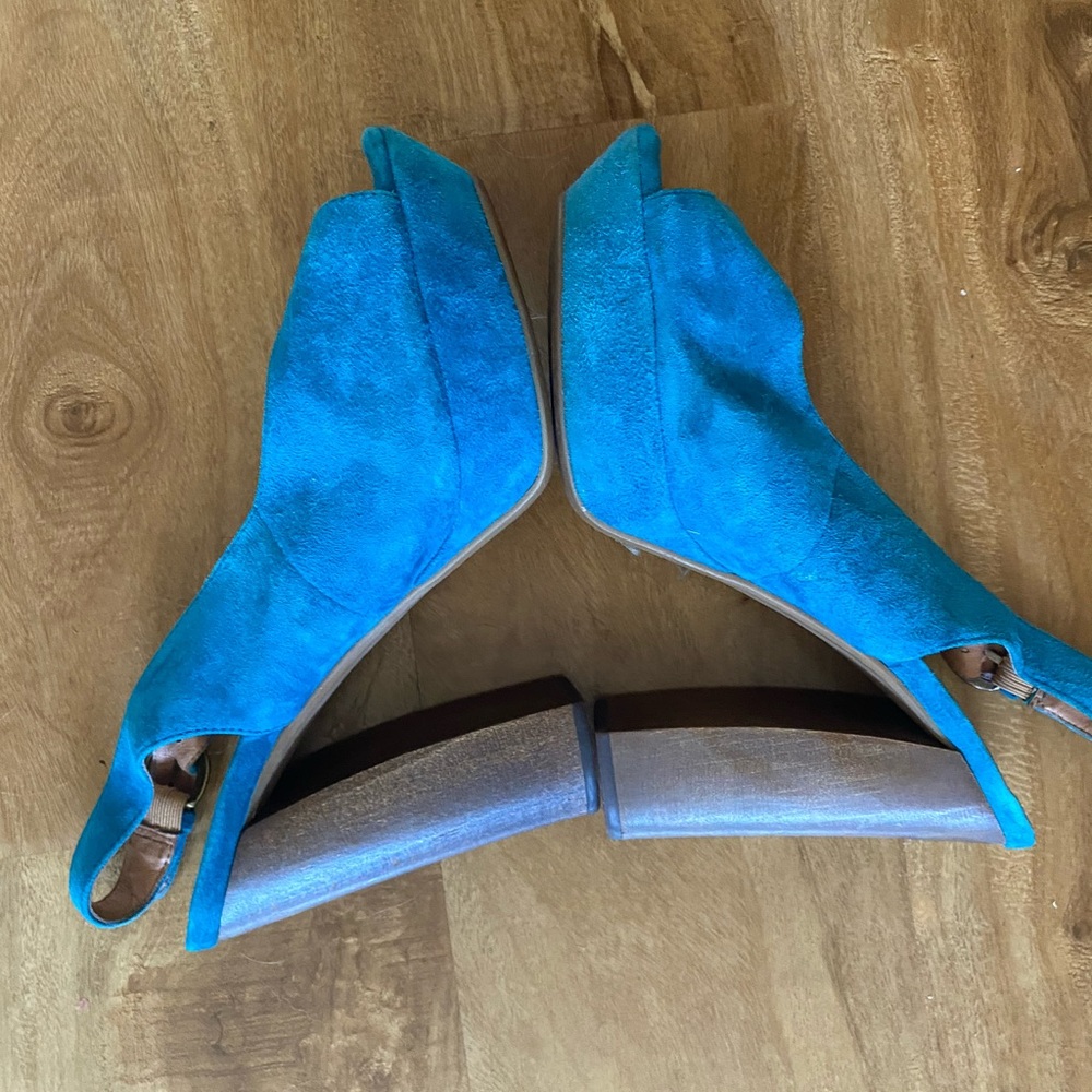 ⚡️Teal suede platform heels⚡️